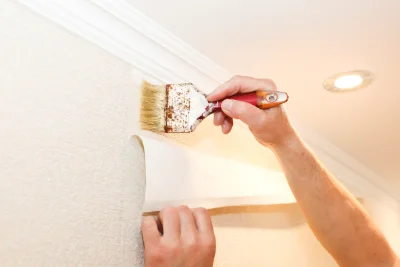 Pose de papier peint à Épenède — revêtements muraux et toiles de verre